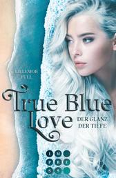 True Blue Love. Der Glanz der Tiefe - Romantasy über eine verbotene Liebe und ein schicksalhaftes Erbe am Grund des Meeres
